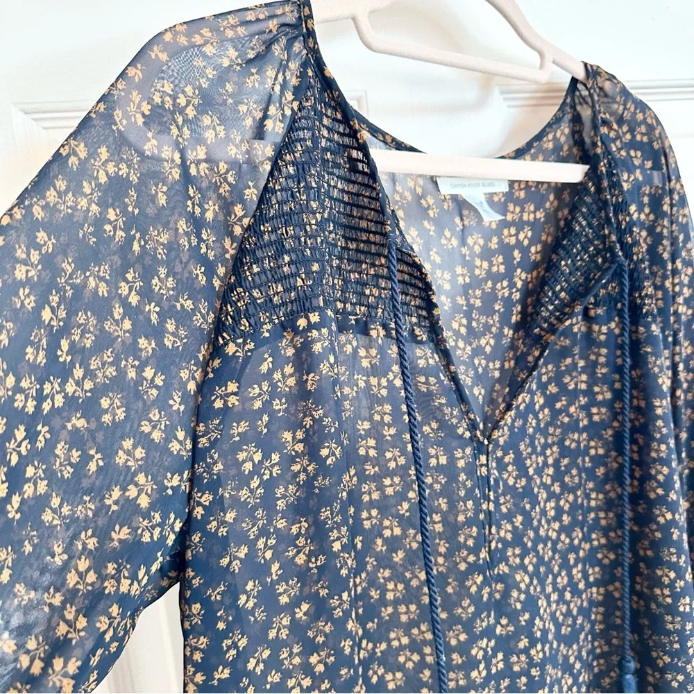 Semi sheer floral canyon river blues top - Picture 2 of 4